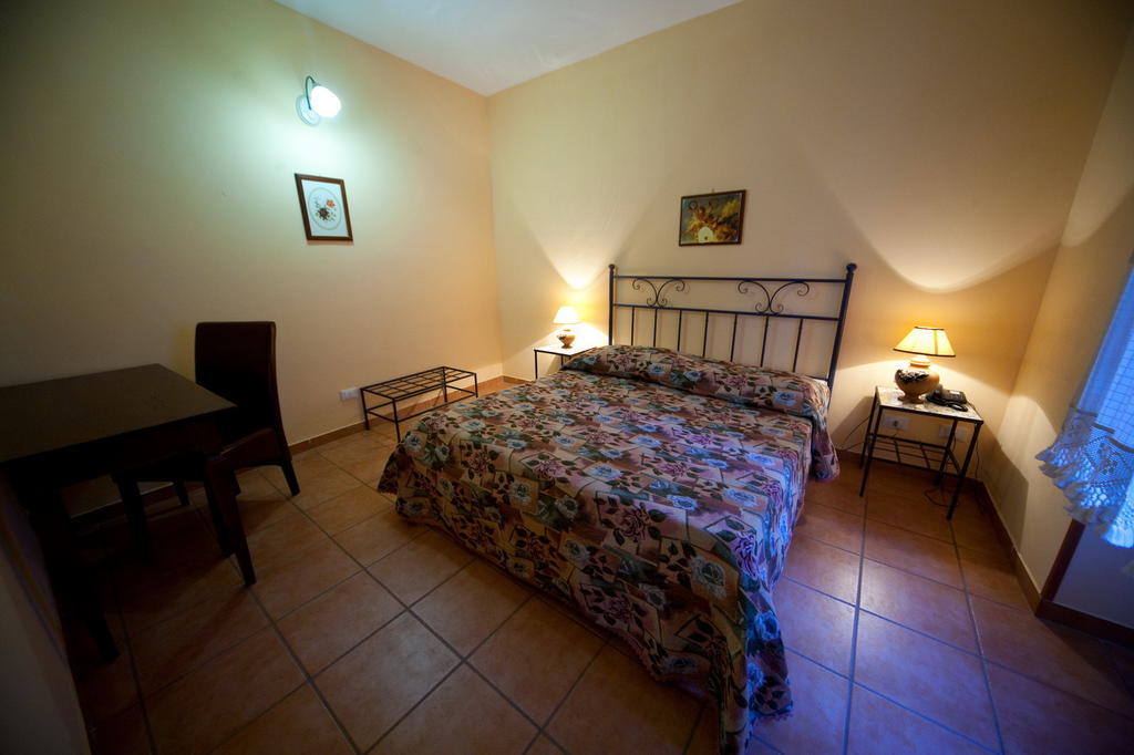Masseria Rocca Di Gonato Castelbuono  Room photo